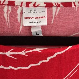 🌺Very gently worn (once) Simply Sisters by Lola Miller size L handkerchief top.